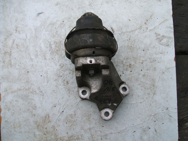 Volvo - C 70 - Coupe - (1996 - 2002) - Silnik / Poduszki/Łapy