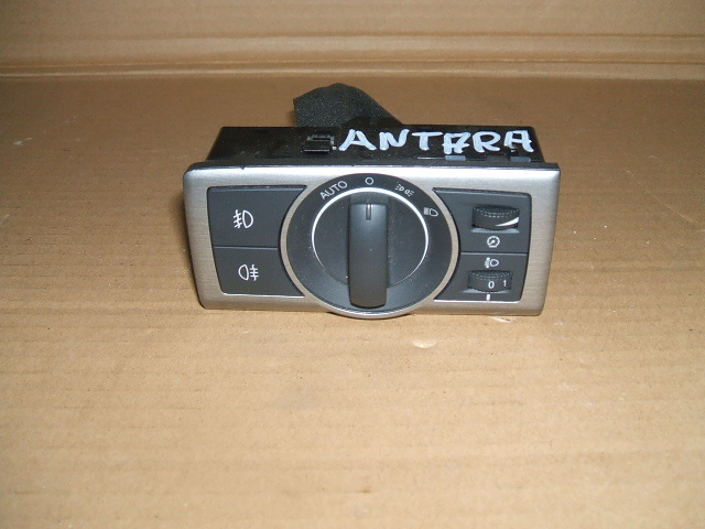 Opel - Antara - (2006 - 2010) - Wnętrze / Włącznik świateł