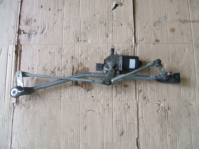 BMW - Z4 - Cabrio - (2002 - 2006) - Osprzęt / Silniczek wycieraczek przednich