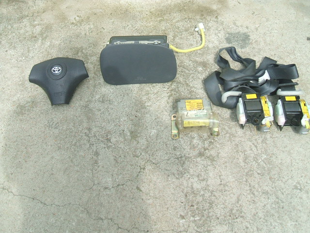 Toyota - Yaris - 5 drzwi - (2003 - 2006) - Poduszki / Komplet