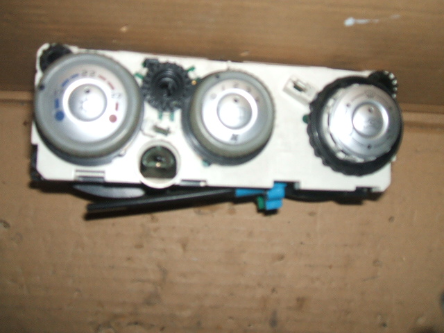 Mitsubishi - Colt - 5 drzwi - (2004 - 2008) - Wnętrze / Włącznik nawiewu