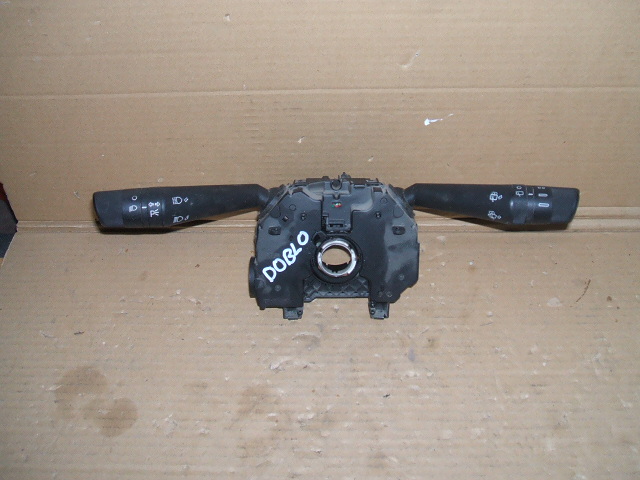 Fiat - Doblo - Cargo - (2010-) - Wnętrze / Włącznik świateł