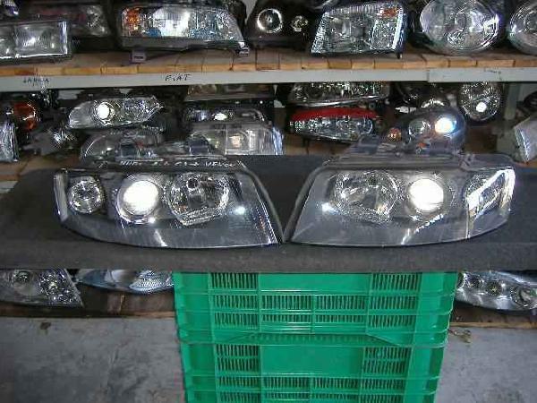 Audi - A4 - (2001 - 2004) - Oświetlenie / Lampa przednia  prawa Bixenon