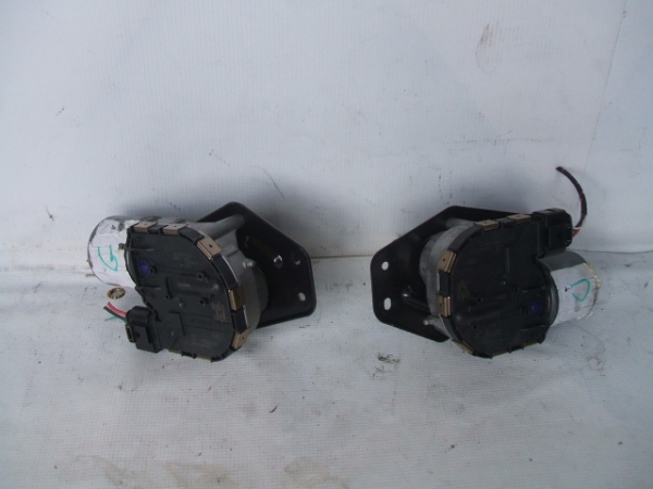 Citroen  - E-Mehari - (2016-2019) - Osprzęt / Silniczek wycieraczek przednich