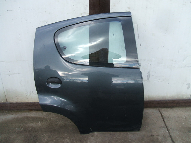 Toyota - Aygo - 5 drzwi - (2005 - 2009)  - Karoseria / Drzwi tylne prawe
