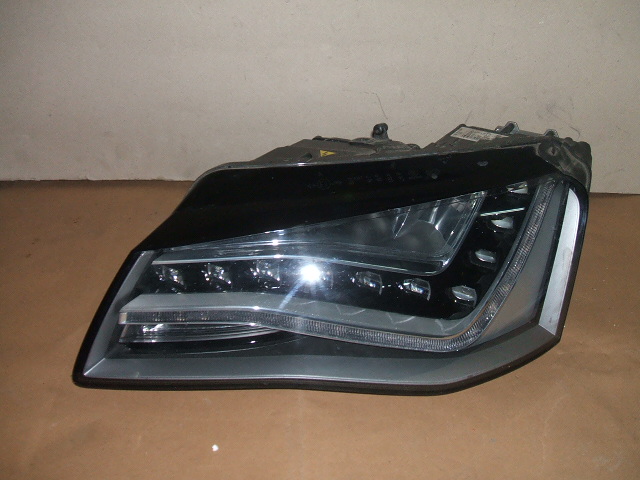 Audi - S8 - (2012-) - Oświetlenie / Lampa przednia  prawa Bixenon