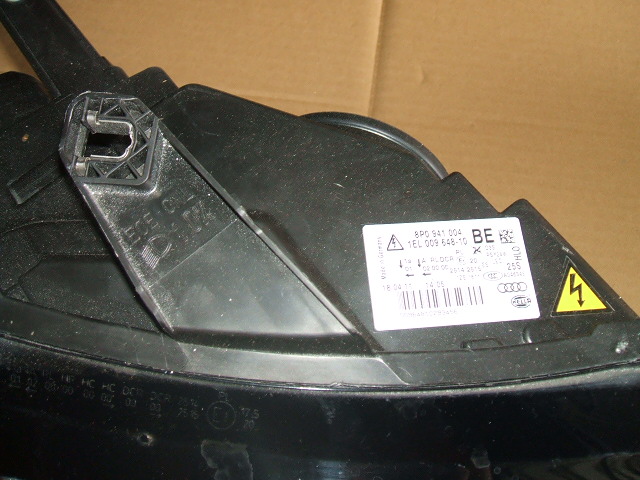 Audi - A3 - Cabrio - (2007 - 2013) - Oświetlenie / Lampa przednia  prawa Bixenon