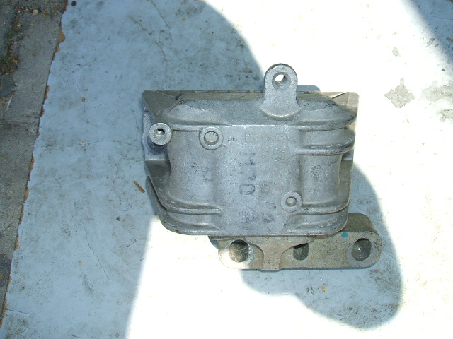 Skoda - Octavia - Kombi - (2000 - 2004) - Silnik / Poduszki/Łapy