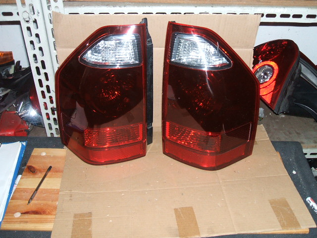 Mitsubishi - Pajero - 5 drzwi - (2000 - 2003) - Oświetlenie / Lampa tylna lewa