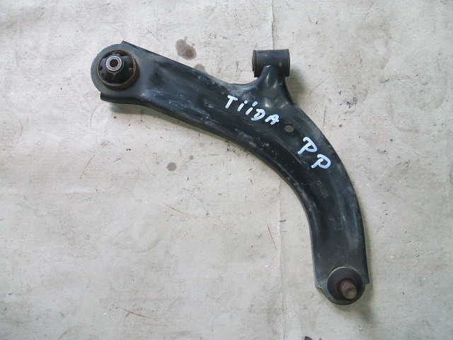 Nissan - Tiida - 5 drzwi  - (2008 - 2011) - Zawieszenie / Wahacz przedni prawy