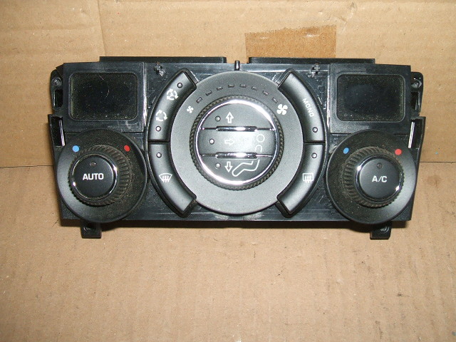 Peugeot - 5008 - (2009 - 2013) - Wnętrze / Włącznik nawiewu