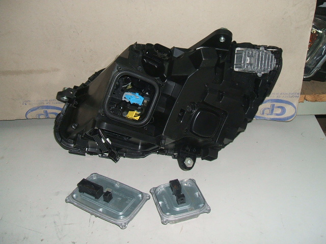 Mercedes-Benz - C-Klasa - S205 - Kombi - (2014-) - Oświetlenie / Lampa przednia prawa