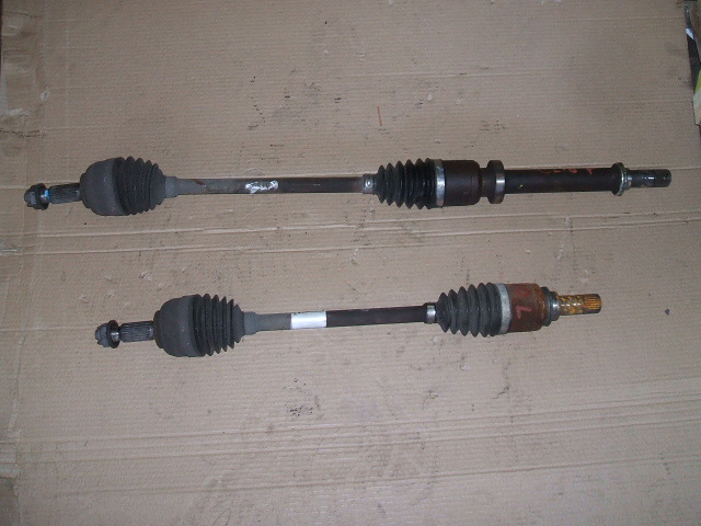 Renault - Clio - Kombi - (2008 - 2013) - Napęd / Półoś przednia prawa