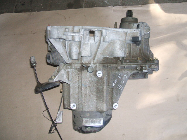 Renault - Clio - 3 drzwi - (2001 - 2005) - Skrzynia / Ręczna  5-biegowa