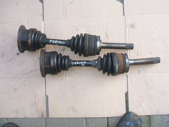 Nissan - Terrano II - 3 drzwi - (1999 - 2002) - Napęd / Półoś przednia prawa