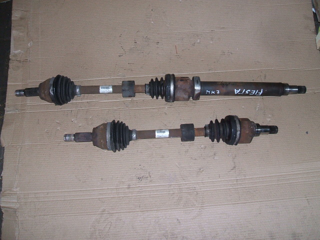 Ford - Fiesta - 3 drzwi - (2008 - 2013) - Napęd / Półoś przednia lewa