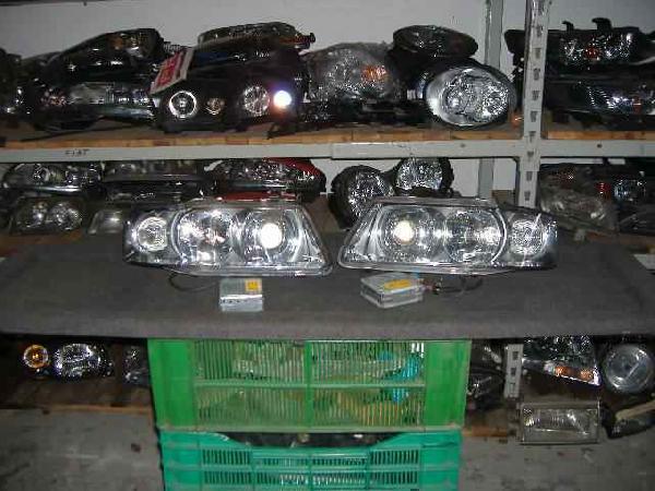 Audi - A3 - 3 drzwi - (2000 - 2003) - Oświetlenie / Lampa przednia   prawa Xenon