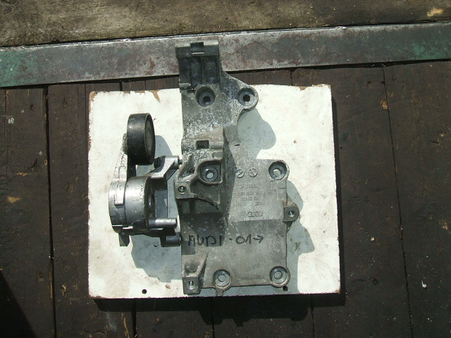 Volkswagen - Caddy - Osob./Tow.- (2010-) - Silnik / Poduszki/Łapy