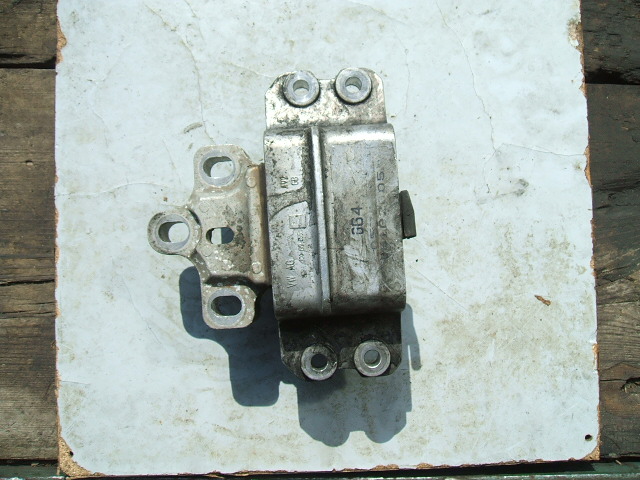 Volkswagen - Passat - (2005 - 2010) - Silnik / Poduszki/Łapy