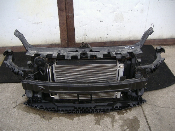 Hyundai - i20 - 5 drzwi - (2008 - 2012) - Oświetlenie / Lampa przednia prawa