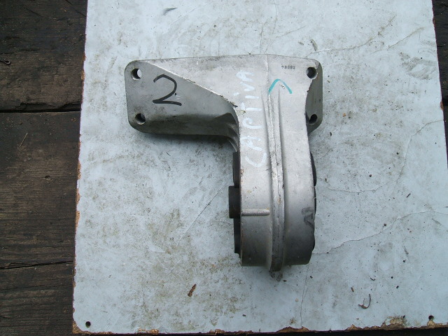 Opel - Antara - (2010 - 2015) - Silnik / Poduszki/Łapy