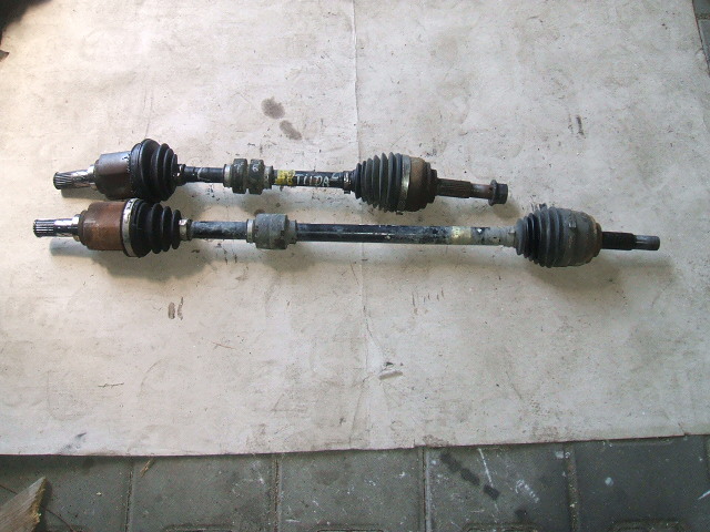 Nissan - Tiida - 4 drzwi - (2007-) - Napęd / Półoś przednia prawa