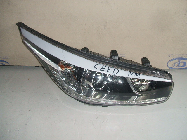 Kia - Cee´d - Kombi - (2012-) - Oświetlenie / Lampa przednia prawa