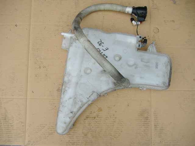 BMW - Seria 3 - E93 - Cabrio - (2007 - 2010) - Osprzęt / Zbiorniczek spryskiwaczy