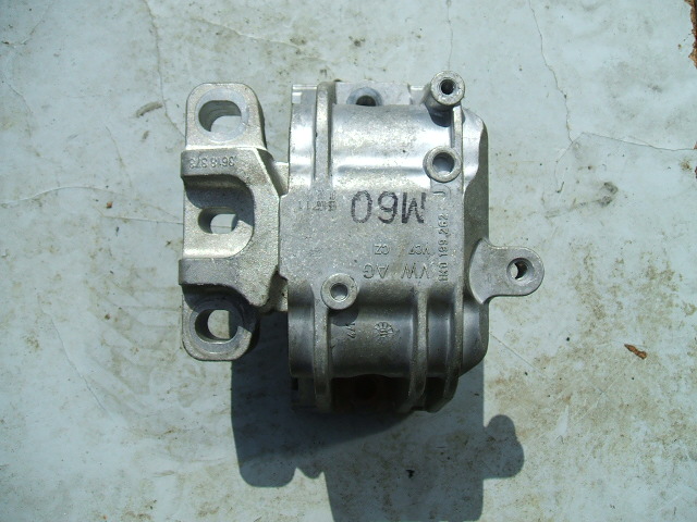 Skoda - Superb - (2006 - 2008) - Silnik / Poduszki/Łapy