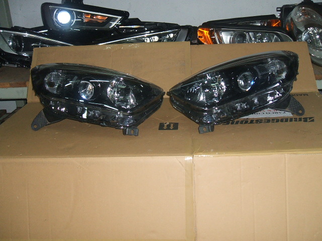 Renault - Captur - (2013-) - Oświetlenie / Lampa przednia lewa