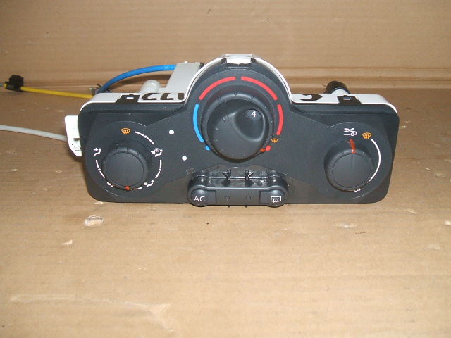 Renault - Clio - Kombi - (2008 - 2013) - Wnętrze / Włącznik nawiewu