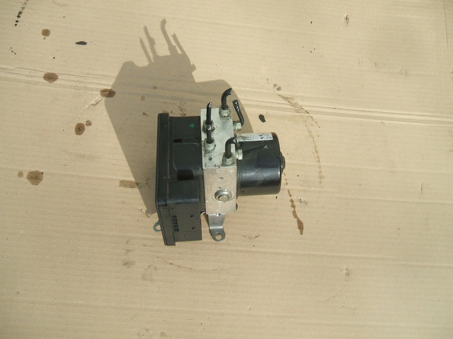 BMW - Seria 3 - E90 - (2008 - 2012) - Hamulce / Pompa ABS