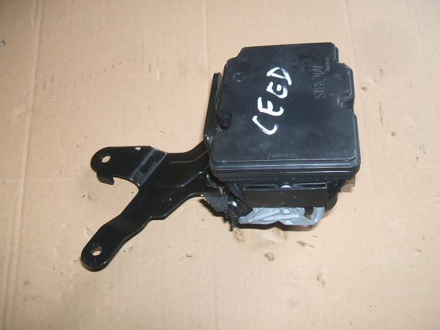 Kia - Cee´d - Kombi - (2012-) - Hamulce / Pompa ABS