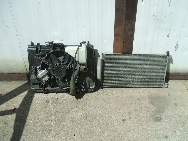 Nissan - Tiida - 5 drzwi  - (2008 - 2011) - Układ chłodzenia / Komplet: woda, klima, wentylatory