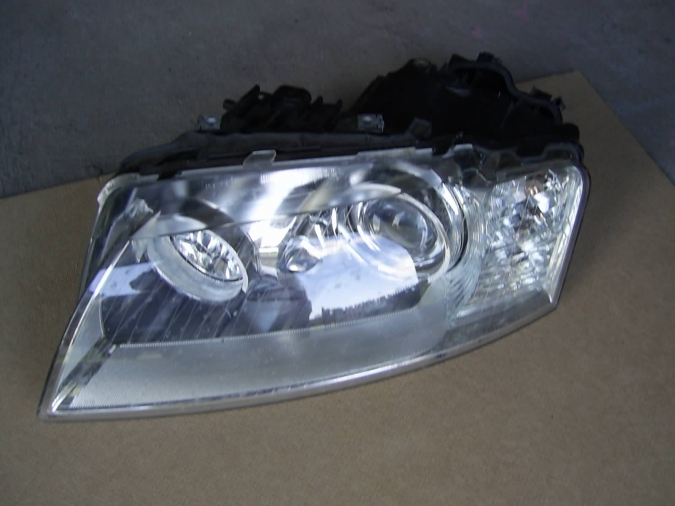 Audi - A8 - (2005 - 2007) - Oświetlenie / Lampa przednia   lewa Xenon