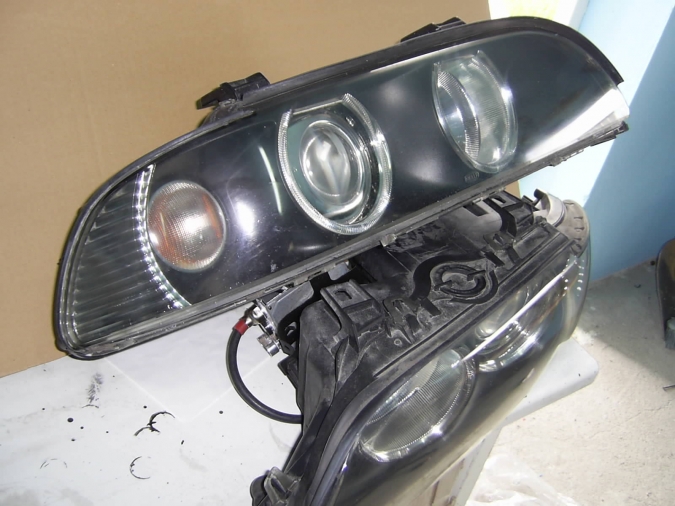BMW - Seria 5 - E39 - Kombi - (1997 - 2000) - Oświetlenie / Lampa przednia   prawa Xenon