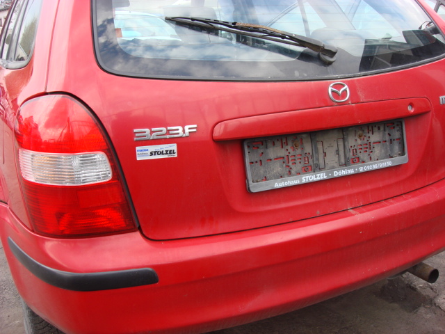 Mazda 323 F 5 drzwi (1998 2000) Wnętrze / Kratka