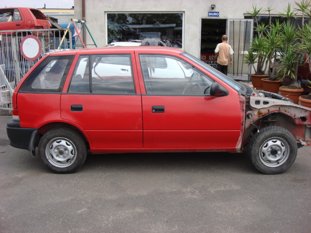 Suzuki Swift 5 drzwi (1999 2002) Karoseria
