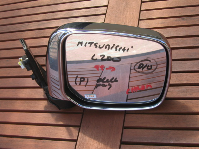 Mitsubishi - L - 200 - (2000 - 2006) - Lusterka /  Prawe elektryczne