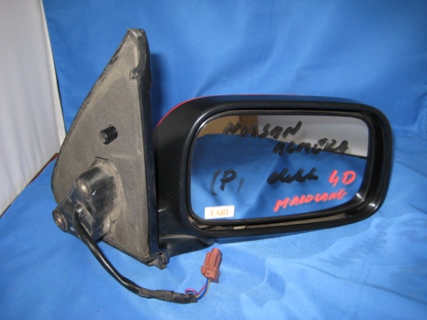 Nissan - Almera - 4 drzwi - (1995 - 1998) - Lusterka /  Prawe elektryczne