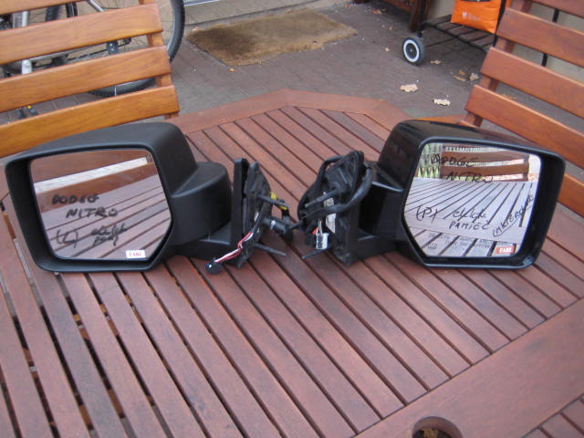 Dodge - Nitro - (2006-) - Lusterka /  Prawe elektryczne