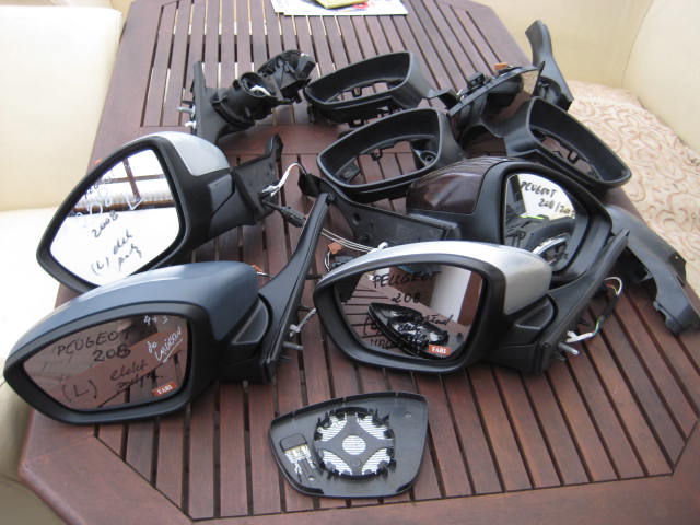 Peugeot - 208 - 3 drzwi - (2012 - 2015) - Lusterka /  Prawe elektryczne